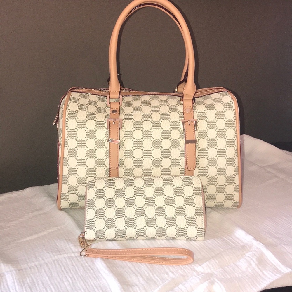 🆕 Purse with matching wallet.